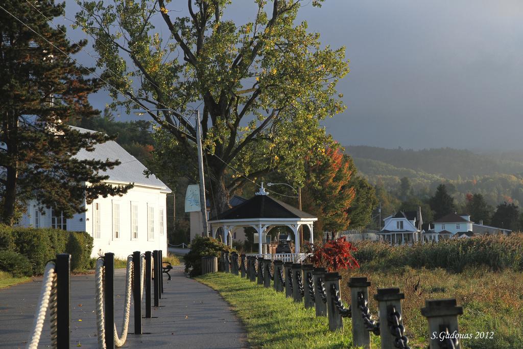 Auberge De La Rive De Charlevoix - Auberge De Jeunesse Familiale Pour Voyageurs De Tous Ages Saint-Joseph-de-la-Rive Екстер'єр фото