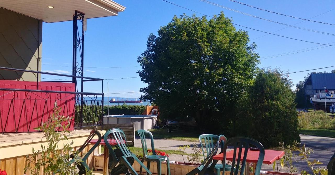 Auberge De La Rive De Charlevoix - Auberge De Jeunesse Familiale Pour Voyageurs De Tous Ages Saint-Joseph-de-la-Rive Екстер'єр фото